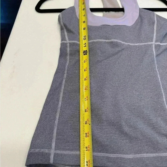 Lululemon tank with build in bra racer back lavender & gray excellent size 4 - Picture 5 of 8